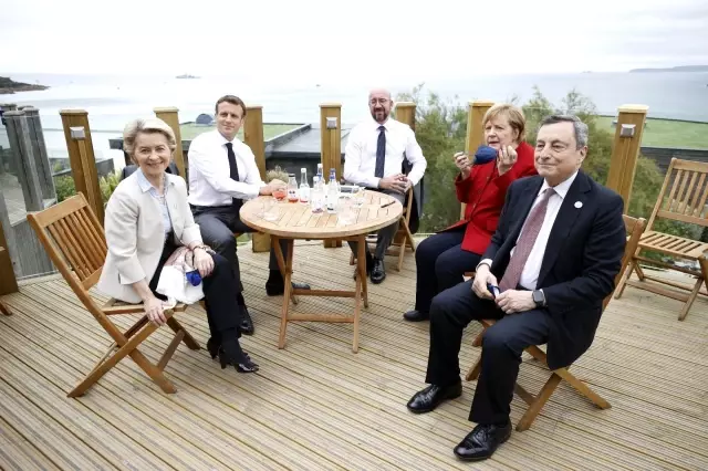 G7 Liderler Zirvesi'nin ilk toplantısı G7 Liderler Zirvesi'nin ilk toplantısı