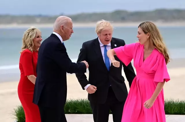 G7 Liderler Zirvesi'nin ilk toplantısı G7 Liderler Zirvesi'nin ilk toplantısı