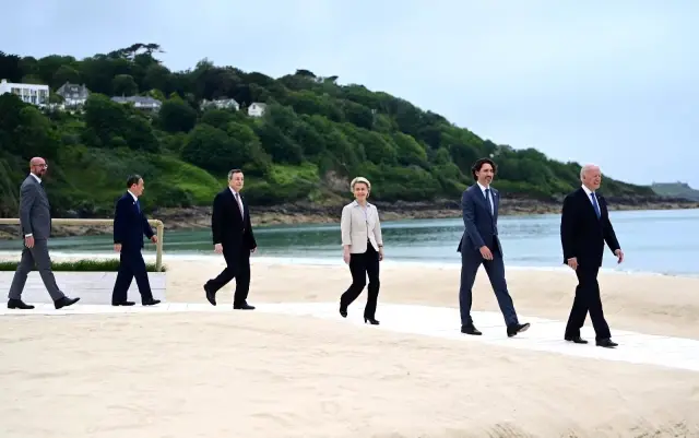 G7 Liderler Zirvesi'nin ilk toplantısı G7 Liderler Zirvesi'nin ilk toplantısı