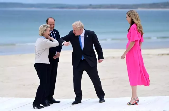 G7 Liderler Zirvesi'nin ilk toplantısı G7 Liderler Zirvesi'nin ilk toplantısı