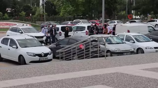 Gençler arasındaki bıçaklı kavga kanlı bitti: 2 kişi adliyeye sevk edildi Gençler arasındaki bıçaklı kavga kanlı bitti: 2 kişi adliyeye sevk edildi