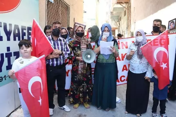 HAKKARİ'DE HDP ÖNÜNDEKİ EYLEMDE 9'UNCU HAFTA; YAVRULARIMIZI KURTARACAĞIZ HAKKARİ'DE HDP ÖNÜNDEKİ EYLEMDE 9'UNCU HAFTA; YAVRULARIMIZI KURTARACAĞIZ