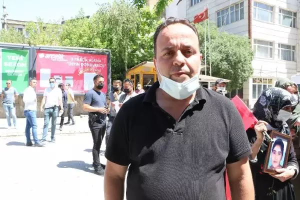 HAKKARİ'DE HDP ÖNÜNDEKİ EYLEMDE 9'UNCU HAFTA; YAVRULARIMIZI KURTARACAĞIZ HAKKARİ'DE HDP ÖNÜNDEKİ EYLEMDE 9'UNCU HAFTA; YAVRULARIMIZI KURTARACAĞIZ