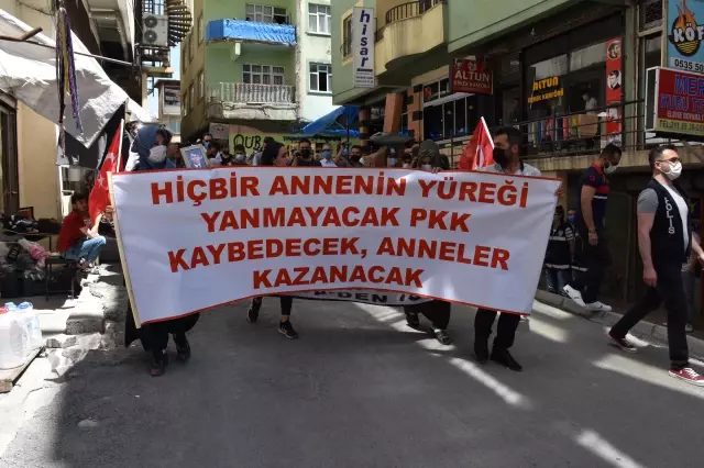 Terör mağduru aileler HDP İl Başkanlığı önünde eylem yaptı Terör mağduru aileler HDP İl Başkanlığı önünde eylem yaptı