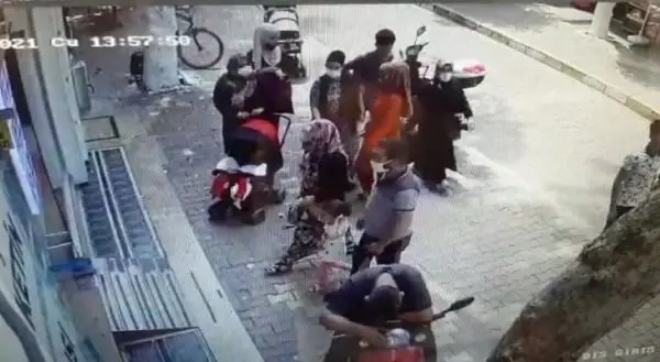 HAMİLE KADININ CÜZDANININ ÇALINMASI KAMERADA HAMİLE KADININ CÜZDANININ ÇALINMASI KAMERADA