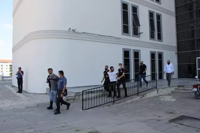 Son dakika... İki grup arasında silahlı kavga Son dakika... İki grup arasında silahlı kavga