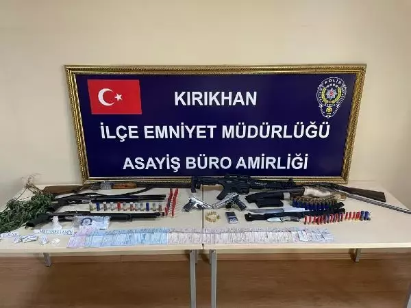 HATAY'DA UYUŞTURUCU OPERASYONU: 9 GÖZALTI HATAY'DA UYUŞTURUCU OPERASYONU: 9 GÖZALTI