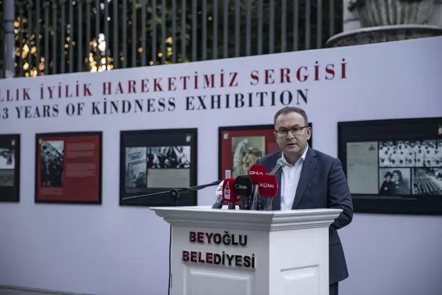 'Hilal-i Ahmer'den Kızılay'a 153 Yıllık İyilik Hareketimiz' sergisi İstiklal Caddesi'nde açıldı 'Hilal-i Ahmer'den Kızılay'a 153 Yıllık İyilik Hareketimiz' sergisi İstiklal Caddesi'nde açıldı