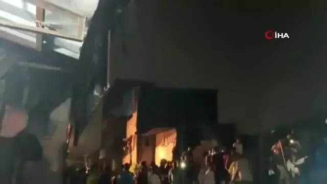 Hindistan'da bina çöktü: 11 ölü Hindistan'da bina çöktü: 11 ölü