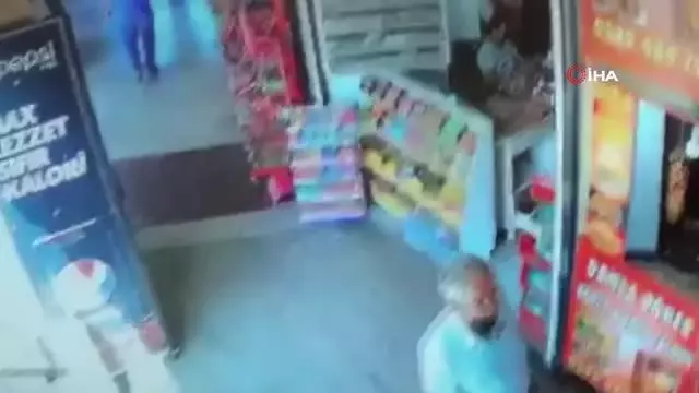 Hırsız bu kez cips çaldı...Hırsızlık anları kamerada Hırsız bu kez cips çaldı...Hırsızlık anları kamerada