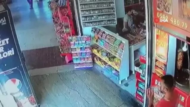 Hırsız bu kez cips çaldı...Hırsızlık anları kamerada Hırsız bu kez cips çaldı...Hırsızlık anları kamerada