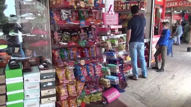 Hırsız bu kez cips çaldı...Hırsızlık anları kamerada Hırsız bu kez cips çaldı...Hırsızlık anları kamerada