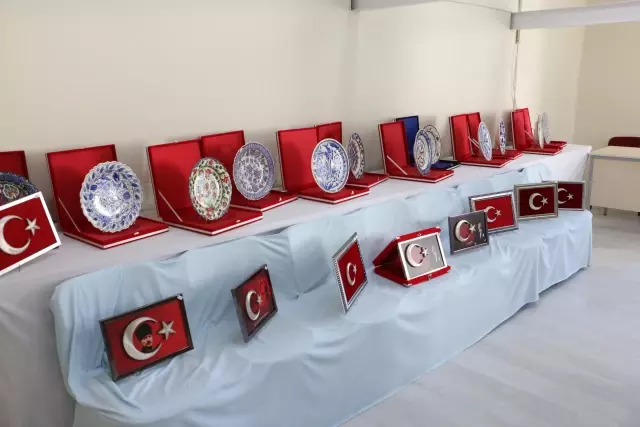 Hizan'da Halk Eğitim Merkezi'nin 116 kursunda bin 947 kursiyer eğitim gördü Hizan'da Halk Eğitim Merkezi'nin 116 kursunda bin 947 kursiyer eğitim gördü