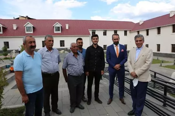 Hollanda Büyükelçiliği, çobanlık yaparak Tilburg Üniversitesi'ne hazırlanan Mahir için devrede Hollanda Büyükelçiliği, çobanlık yaparak Tilburg Üniversitesi'ne hazırlanan Mahir için devrede