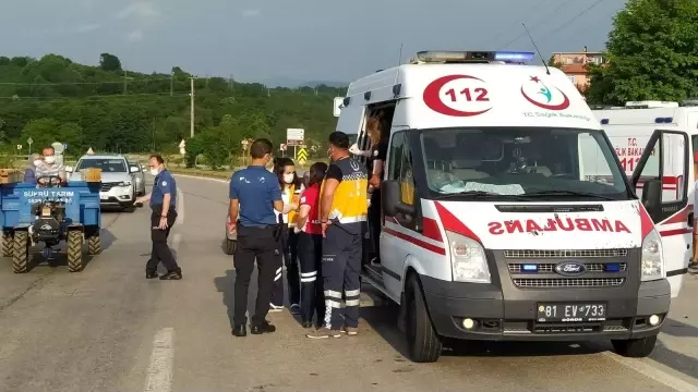 İki otomobil çarpıştı: 3 yaralı İki otomobil çarpıştı: 3 yaralı