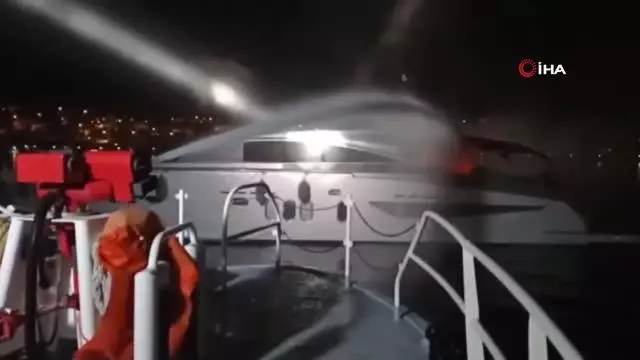 İngiliz bayraklı teknede çıkan yangın söndürüldü İngiliz bayraklı teknede çıkan yangın söndürüldü