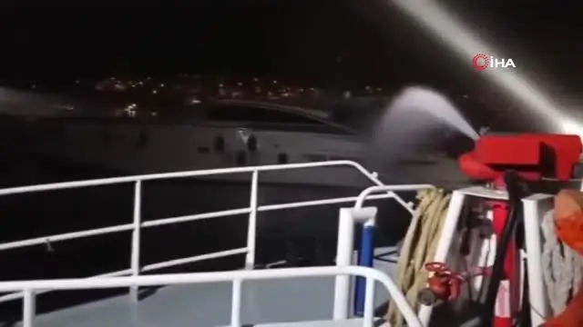 İngiliz bayraklı teknede çıkan yangın söndürüldü İngiliz bayraklı teknede çıkan yangın söndürüldü