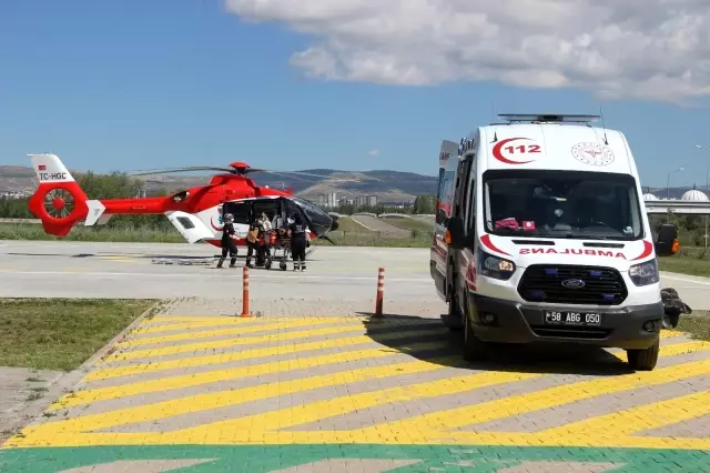 İnşaattan düşen kalıp işçisi ağır yaralandı İnşaattan düşen kalıp işçisi ağır yaralandı