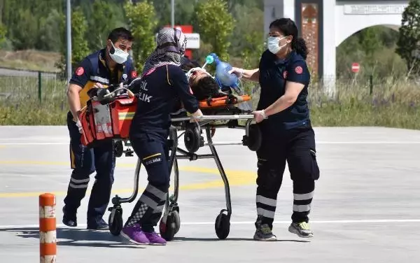 Son dakika haberleri: İNŞAATTAN DÜŞEN İŞÇİ, AMBULANS HELİKOPTERLE SEVK EDİLDİ Son dakika haberleri: İNŞAATTAN DÜŞEN İŞÇİ, AMBULANS HELİKOPTERLE SEVK EDİLDİ