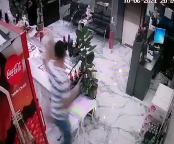 Son dakika haber... İş yerinde silahlı saldırıya uğrayan kasap, yaralandı Son dakika haber... İş yerinde silahlı saldırıya uğrayan kasap, yaralandı