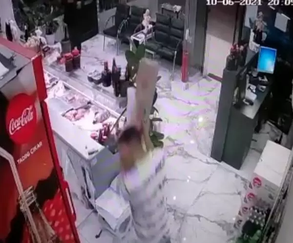 Son dakika haber... İş yerinde silahlı saldırıya uğrayan kasap, yaralandı Son dakika haber... İş yerinde silahlı saldırıya uğrayan kasap, yaralandı