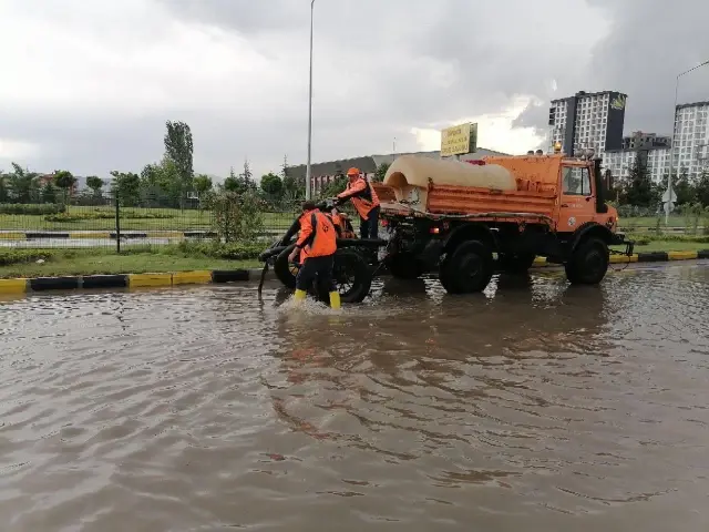 Sağanak etkili oldu Sağanak etkili oldu