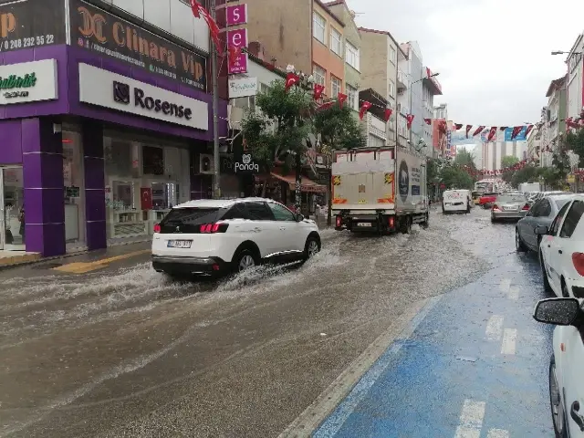 Sağanak etkili oldu Sağanak etkili oldu