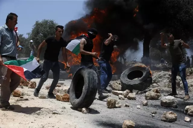 'İsrail güçlerinin Nablus'taki protestolara müdahalesinde 1 Filistinli öldü, 110 Filistinli yaralandı' 'İsrail güçlerinin Nablus'taki protestolara müdahalesinde 1 Filistinli öldü, 110 Filistinli yaralandı'