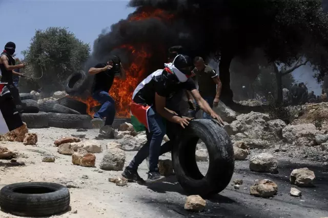 'İsrail güçlerinin Nablus'taki protestolara müdahalesinde 1 Filistinli öldü, 110 Filistinli yaralandı' 'İsrail güçlerinin Nablus'taki protestolara müdahalesinde 1 Filistinli öldü, 110 Filistinli yaralandı'