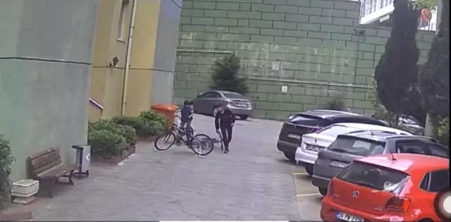 (İSTANBUL-Özel) İstanbul'da ilginç bisiklet hırsızlığı: Eskisini bırakıp yenisini götürdü (İSTANBUL-Özel) İstanbul'da ilginç bisiklet hırsızlığı: Eskisini bırakıp yenisini götürdü