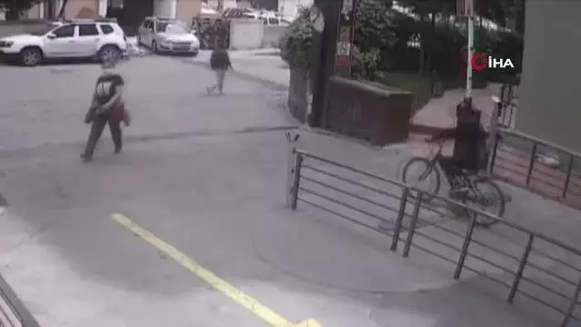 (İSTANBUL-Özel) İstanbul'da ilginç bisiklet hırsızlığı: Eskisini bırakıp yenisini götürdü (İSTANBUL-Özel) İstanbul'da ilginç bisiklet hırsızlığı: Eskisini bırakıp yenisini götürdü