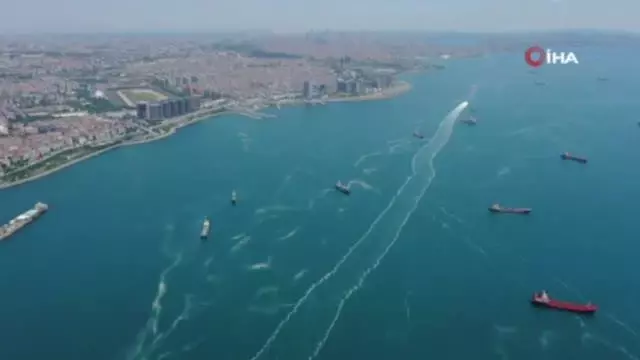 İstanbul sahillerinde kilometrelerce müsilaj hattı oluştu İstanbul sahillerinde kilometrelerce müsilaj hattı oluştu