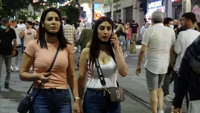 İstiklal Caddesi'nde maske ve mesafe unutuldu, halaylar çekildi İstiklal Caddesi'nde maske ve mesafe unutuldu, halaylar çekildi