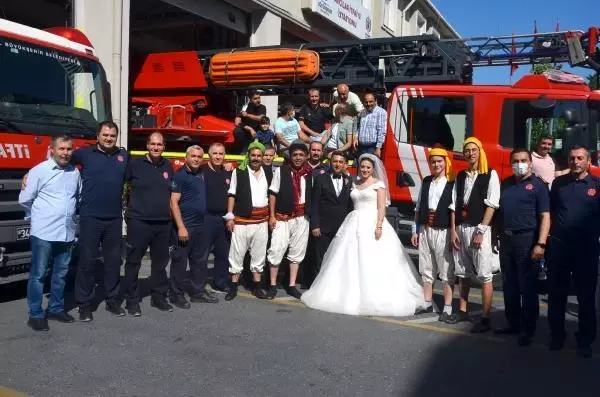 İTFAİYECİNİN NİKAHINA ARKADAŞLARINDAN 'TULUMBACILAR' SÜRPRİZİ İTFAİYECİNİN NİKAHINA ARKADAŞLARINDAN 'TULUMBACILAR' SÜRPRİZİ