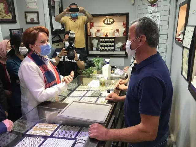 ZONGULDAK - İYİ Parti Genel Başkanı Akşener'den esnaf ziyareti ZONGULDAK - İYİ Parti Genel Başkanı Akşener'den esnaf ziyareti