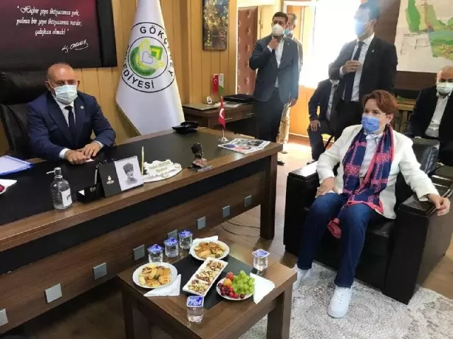 ZONGULDAK - İYİ Parti Genel Başkanı Akşener'den esnaf ziyareti ZONGULDAK - İYİ Parti Genel Başkanı Akşener'den esnaf ziyareti