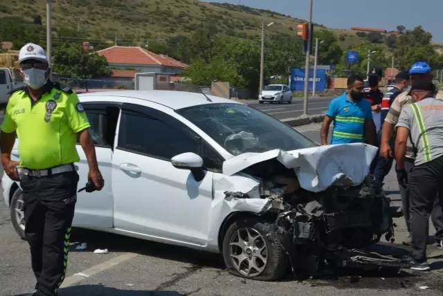 İzmir'de trafik kazası: 9 yaralı İzmir'de trafik kazası: 9 yaralı