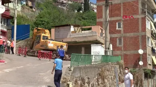 İZMİT'TE KENTSEL DÖNÜŞÜMDE PROJESİNDE İLK YIKIM BAŞLADI İZMİT'TE KENTSEL DÖNÜŞÜMDE PROJESİNDE İLK YIKIM BAŞLADI