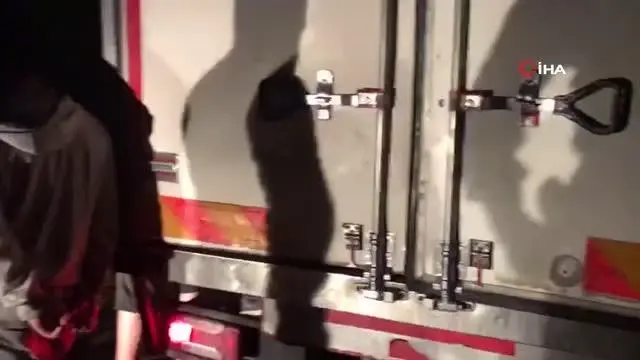 Kaçak avlanan 3 ton kalkan balığına Sahil Güvenlik ekipleri el koydu Kaçak avlanan 3 ton kalkan balığına Sahil Güvenlik ekipleri el koydu
