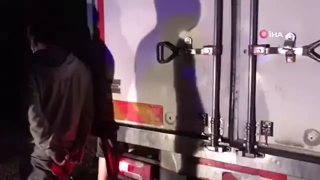 Kaçak avlanan 3 ton kalkan balığına Sahil Güvenlik ekipleri el koydu Kaçak avlanan 3 ton kalkan balığına Sahil Güvenlik ekipleri el koydu