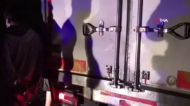 Kaçak avlanan 3 ton kalkan balığına Sahil Güvenlik ekipleri el koydu Kaçak avlanan 3 ton kalkan balığına Sahil Güvenlik ekipleri el koydu