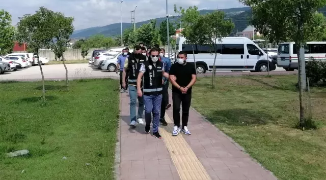 Kaçak sigaraları sahte bandrolle piyasaya süren 7 kişi adliyeye sevk edildi Kaçak sigaraları sahte bandrolle piyasaya süren 7 kişi adliyeye sevk edildi