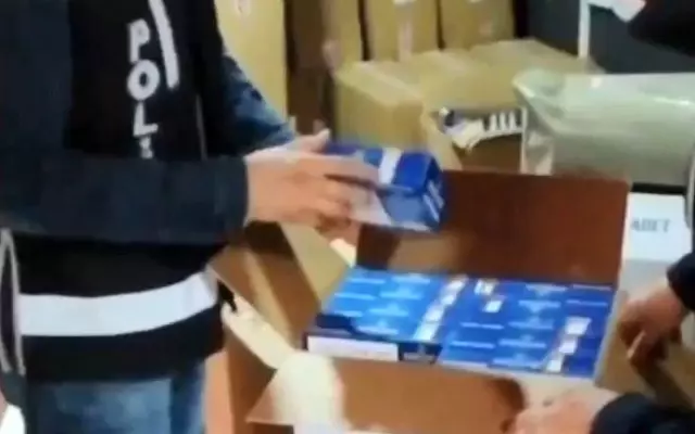 Kaçak sigaraları sahte bandrolle piyasaya süren 7 kişi adliyeye sevk edildi Kaçak sigaraları sahte bandrolle piyasaya süren 7 kişi adliyeye sevk edildi
