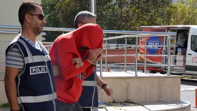 Kadın çalışanlarını ve müşterilerini gizli kamera ile soyunurken kayda alan sapık, 6 yıl hapis cezası aldı Kadın çalışanlarını ve müşterilerini gizli kamera ile soyunurken kayda alan sapık, 6 yıl hapis cezası aldı