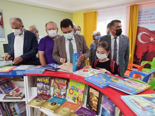 Kadirli'de yapımı tamamlanan İrfan Can Kütüphanesi hizmete açıldı Kadirli'de yapımı tamamlanan İrfan Can Kütüphanesi hizmete açıldı