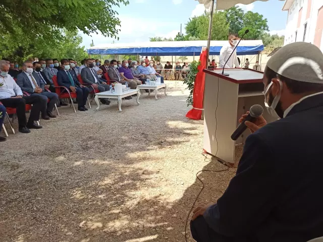 Kadirli'de yapımı tamamlanan İrfan Can Kütüphanesi hizmete açıldı Kadirli'de yapımı tamamlanan İrfan Can Kütüphanesi hizmete açıldı