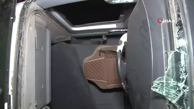 Kağıthane'de hafriyat kamyonu devrildi: 1 yaralı Kağıthane'de hafriyat kamyonu devrildi: 1 yaralı