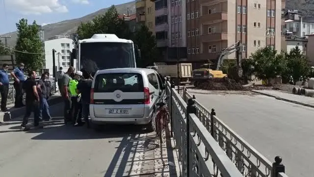 KAHRAMANMARAŞ - Trafik kazası: 3 yaralı KAHRAMANMARAŞ - Trafik kazası: 3 yaralı