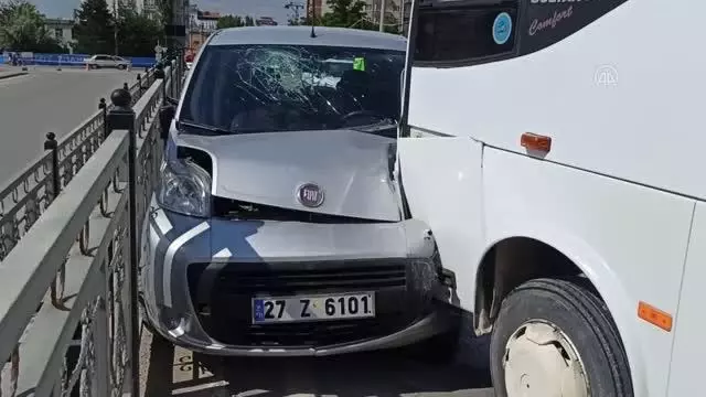 KAHRAMANMARAŞ - Trafik kazası: 3 yaralı KAHRAMANMARAŞ - Trafik kazası: 3 yaralı