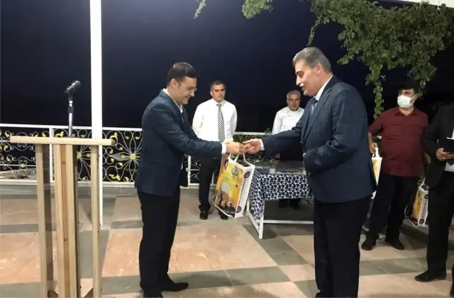 Kahta'da tayini çıkan hakim ve savcılara veda gecesi düzenlendi Kahta'da tayini çıkan hakim ve savcılara veda gecesi düzenlendi